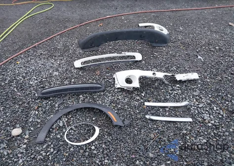 2011 Mini Cooper z USA, uszkodzony, nr VIN WMWSU3C5XBT098295